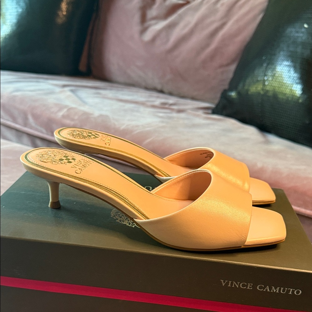 Vince Camuto Women's Pale Peony Heeled Mules